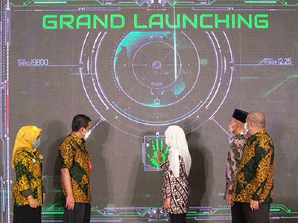 Gubernur Khofifah saat meresmikan RSUD Husada Prima.