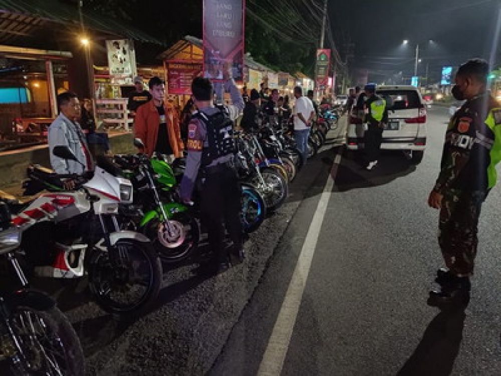 Operasi gabungan Polres Jember dan Kodim 0824 Jember.