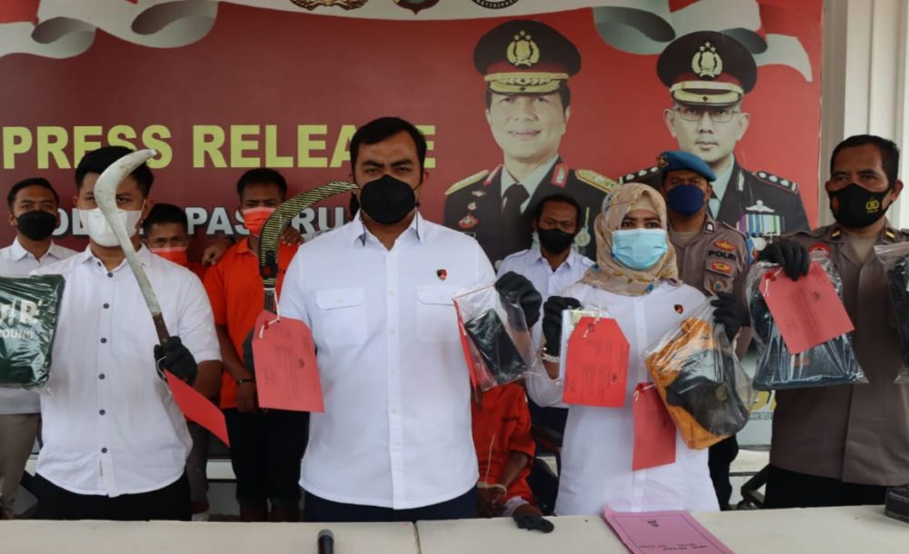 Pelaku curas dan barang bukti dirlis