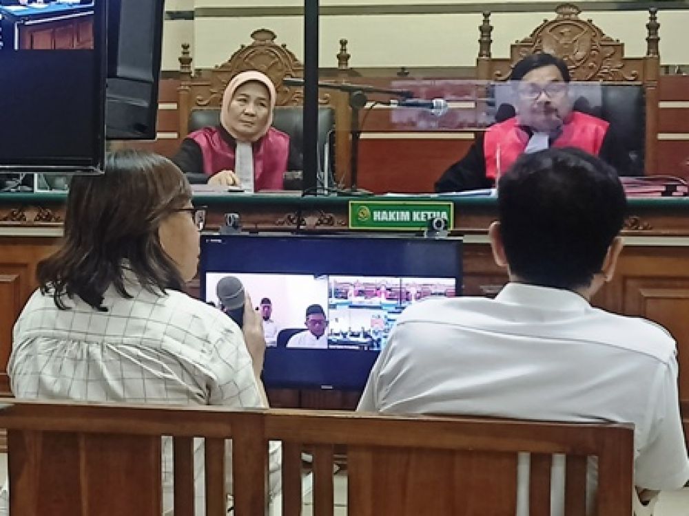 (dari kiri) Linda dan Daeng 