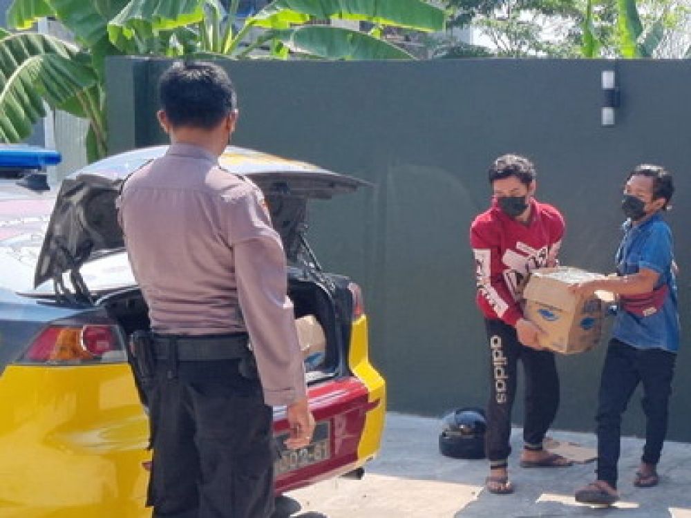 Sat Samapta Polresta Mojokerto menyita ratusan botol Miras jenis Arak Bali.