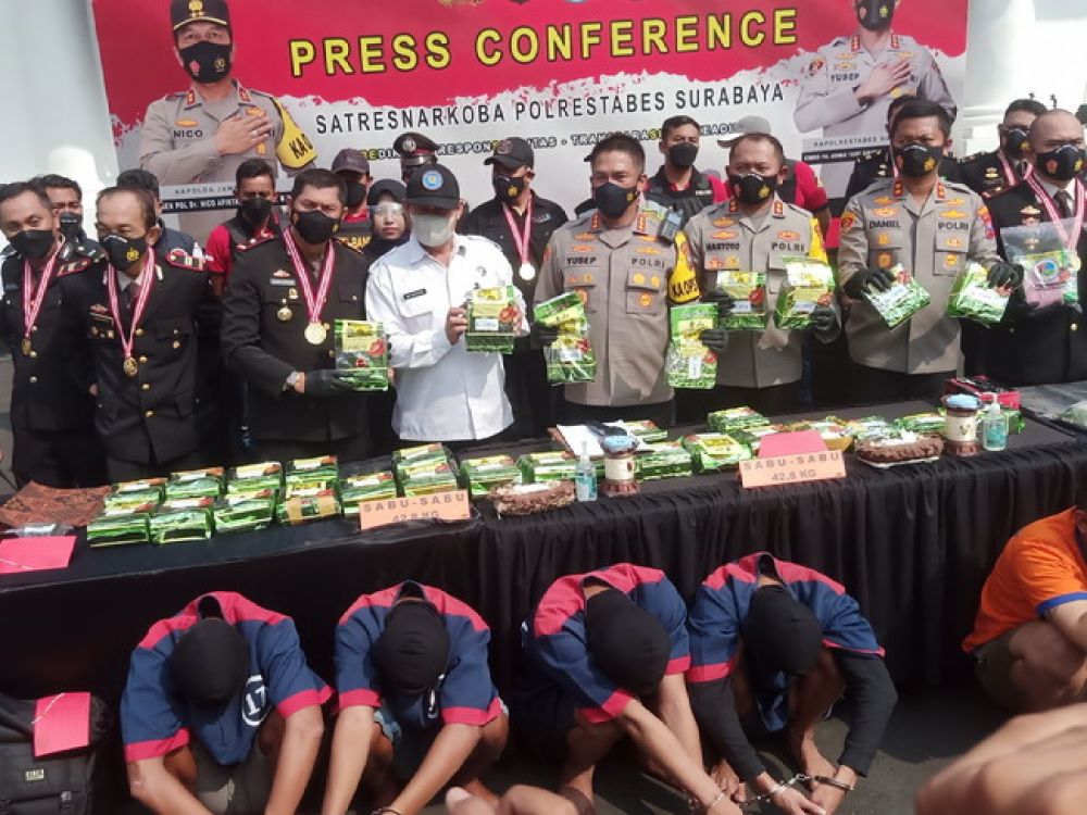 Polrestabes Surabaya merilis hasil ungkap sindikat Narkoba.