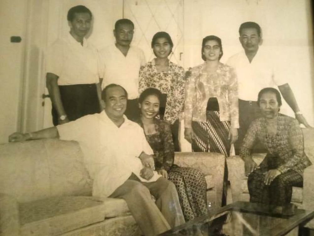 Soekarno - Hariyatie bersama keluarga
