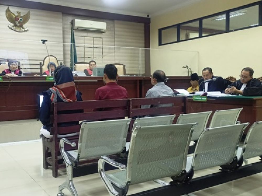 (dari kiri) Farida, Nur Khalim dan Tamzil