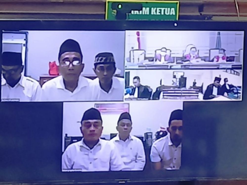 Terdakwa Usman, Anton Sujarwo, Siswadi Satya Putra, Toni Wahyudi, Yudhistira Hari Sandi, Yudi Kristanto, 