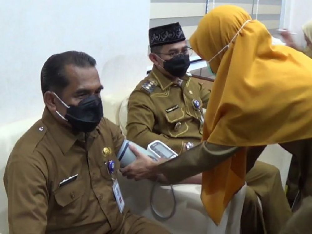 ASN Balikpapan saat menjalani tes kesehatan.