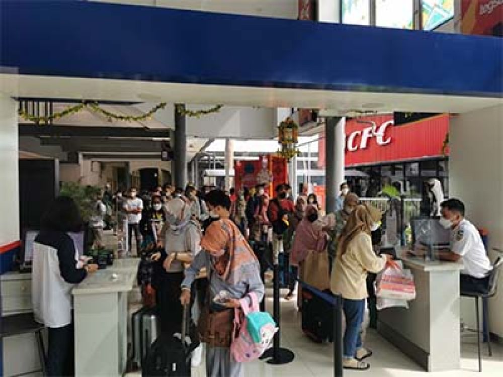 Suasana di stasiun KAI Daops 8 Surabaya.