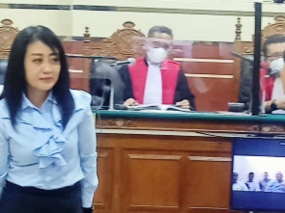 Titi Handari Djoar saat di PN Tipikor Surabaya