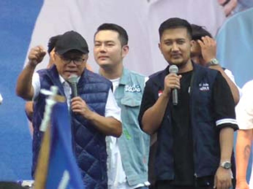 (kiri) Zulkifli Hasan dan Arizal Tom Liwafa kampanye di Medokan Semampir, Sukolilo Surabaya, Rabu, (31/01/2024).