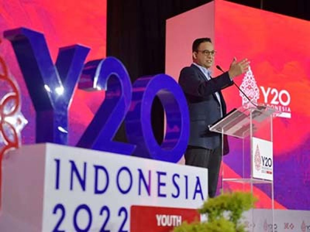 Gubernur Anies saat memberikan sambutan dalam KTT Y20. Sumber foto : IG @aniesbaswedan.