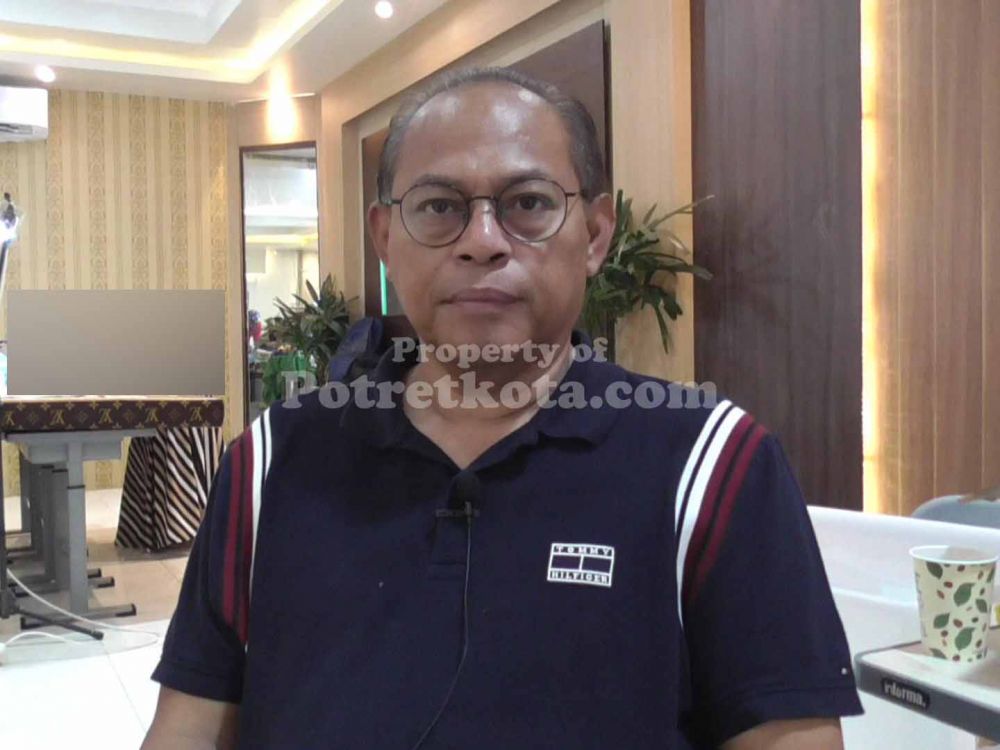 dr. Billy Daniel Messakh, Sp.B menghadiri khitan massal di sekolah kawasan Jalan Pandegiling Surabaya, Sabtu (19/8/2023).