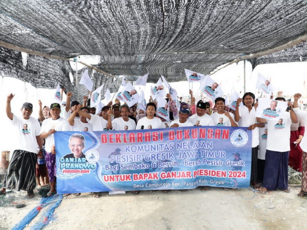Komunitas Nelayan Pesisir Gresik, Jawa Timur saat deklarasi dukungan untuk Ganjar Pranowo maju dalam Pilpres 2024 nanti, Jumat, (11/11/2022).