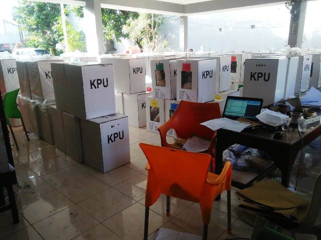 Hasil Penghitungan Suara di Desa Wage 19 Jam