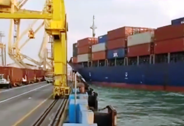 MV Soul of Luck Tabrak Container Crane di Semarang