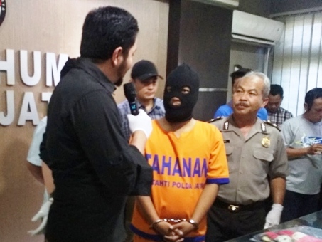 Polisi Bubarkan Pesta Sex di Villa Salsa Pasuruan