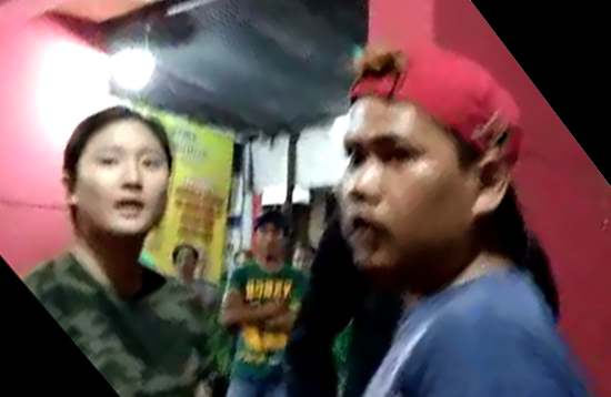 (kiri) Shania Natasha (kanan) Ega Prasetia saat adu argumen, Jumat (13/7/2018) malam.