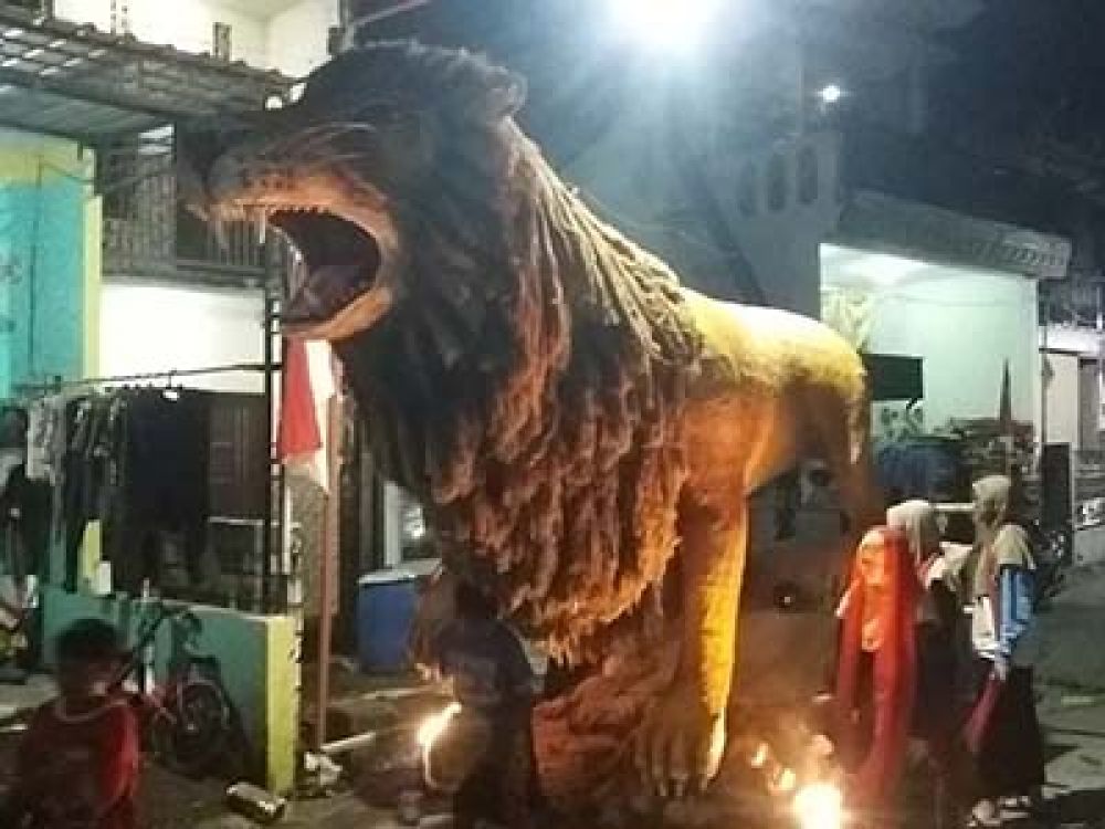 Patung Singo karya pemuda pemudi Kampung Sidodadi RT 10, RW 03 Sembayat Gresik, akan ikut meramaikan Karnaval Sembayat, 17 Agustus 2022.