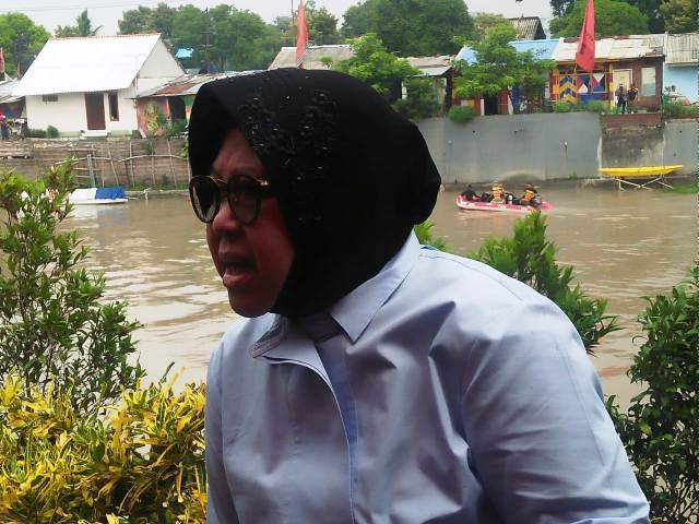 Risma Pantau Pencarian Korban Sungai Jagir